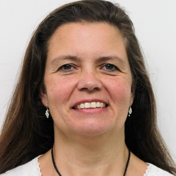 Professor Alessandra Tumonis Fernandes